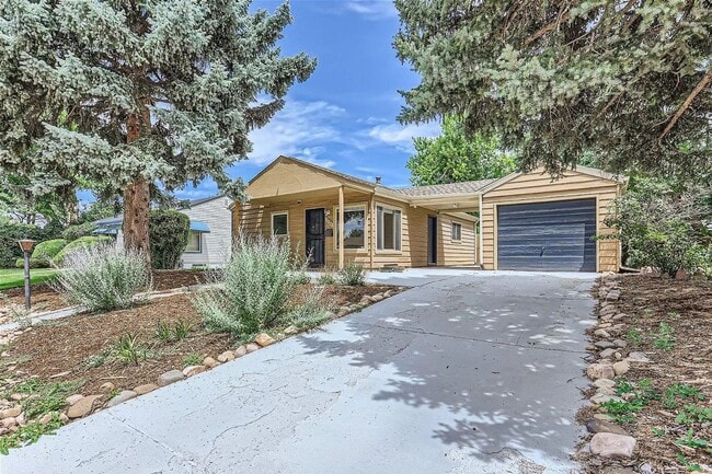 Beautiful 2 Bedroom 1 Bath With Bonus Room... - Beautiful 2 Bedroom 1 Bath With Bonus Room... House
