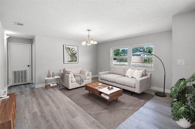 Photo - 2105 9th St NE