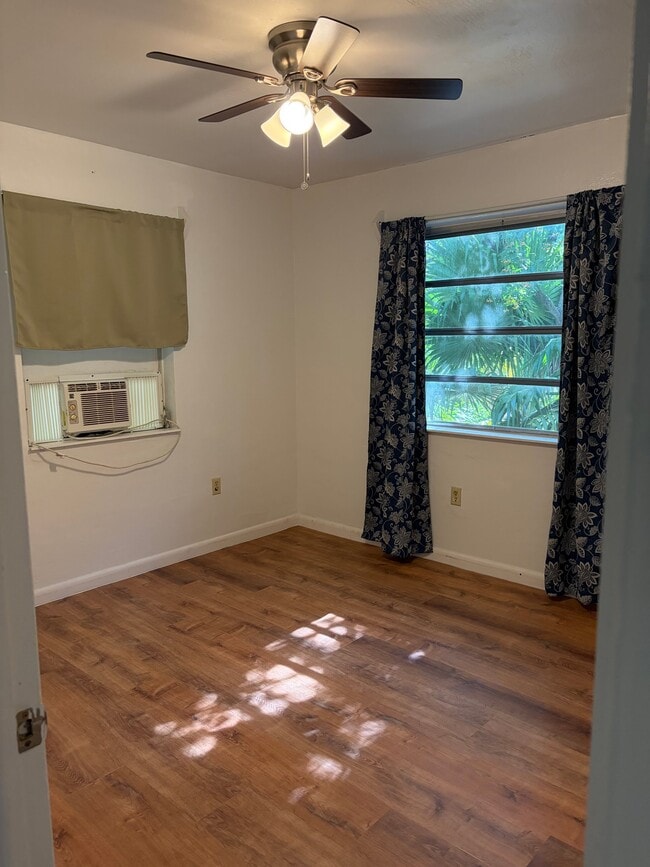 Photo - 117 N Bay Harbor Dr Unit Upstairs