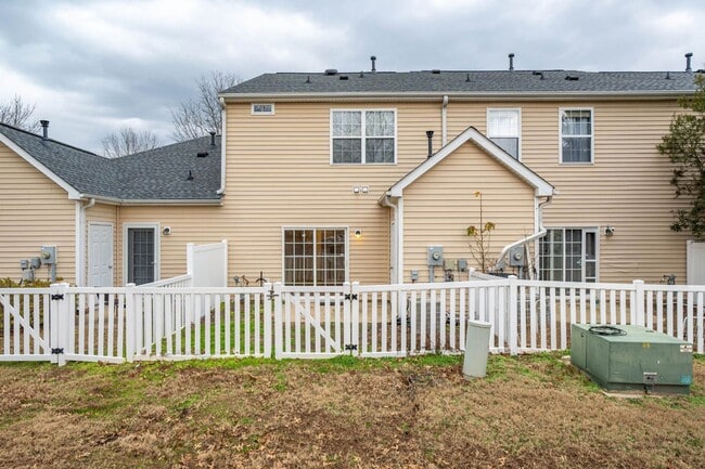 Photo - 921 Cinnamon Dr