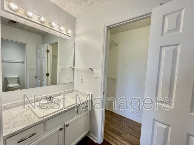 123 Howell Pl