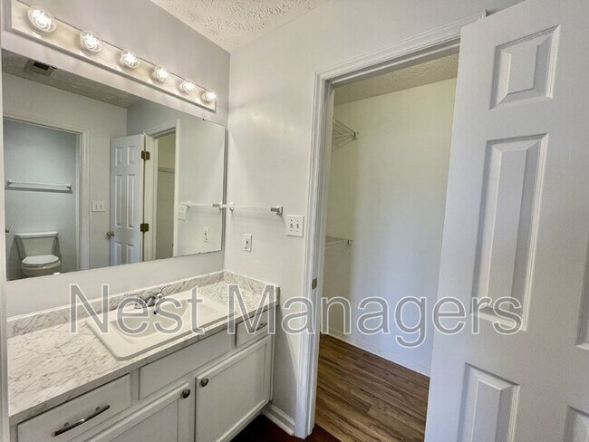 Photo - 123 Howell Pl
