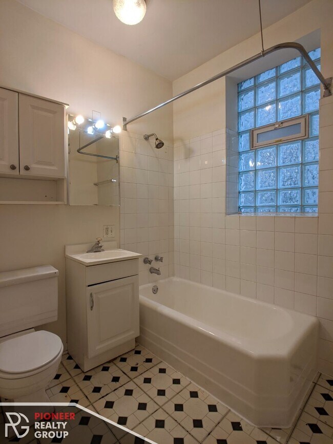 Photo - 2902 N Clark St Unidad 2882-2