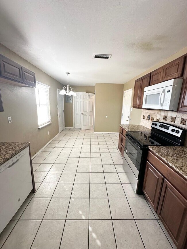 Photo - 3 Bed 1 Bath Ready to Rent!