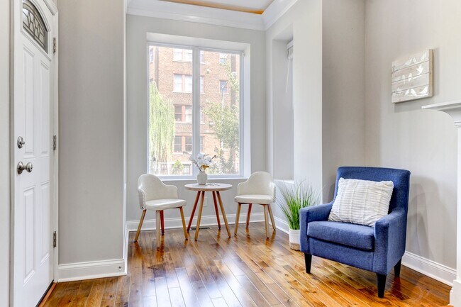 Photo - 3 Bed 2.5 Bath - Bloomingdale Condo - 1 Assigned Parking Space Unidad #1