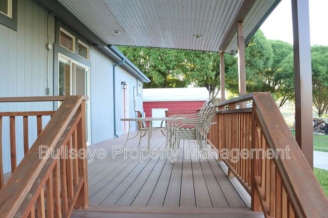 Photo - 313 E 1/2 St N