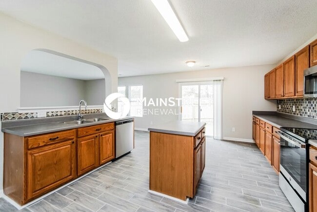 Photo - 4 Bedroom Pet-Friendly Home in KNIGHTDALE, NC with Main Street Renewal