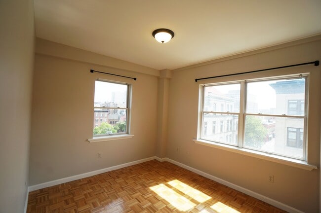 Building Photo - 84 Bloomfield St Rental