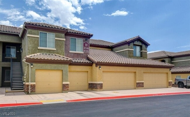 Building Photo - 6868 Sky Pointe Dr Unit 2036