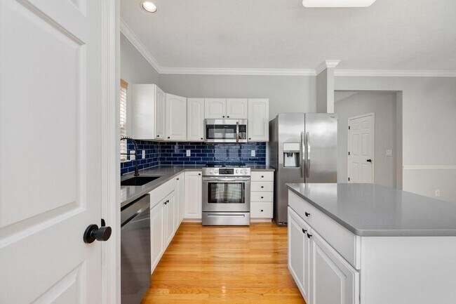 Photo - 7333 Althorp Way