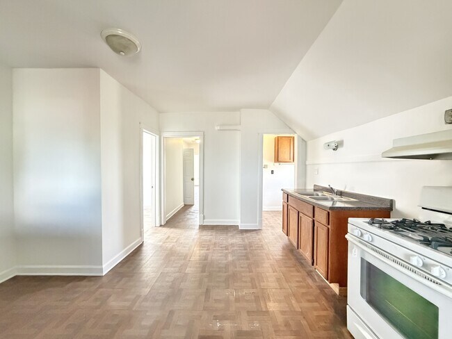 1609 N McVicker Ave Unit D2HC