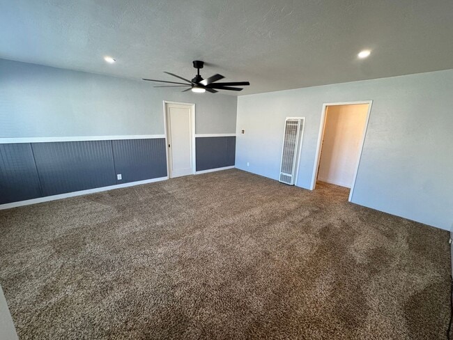 Photo - 205 N 1st St