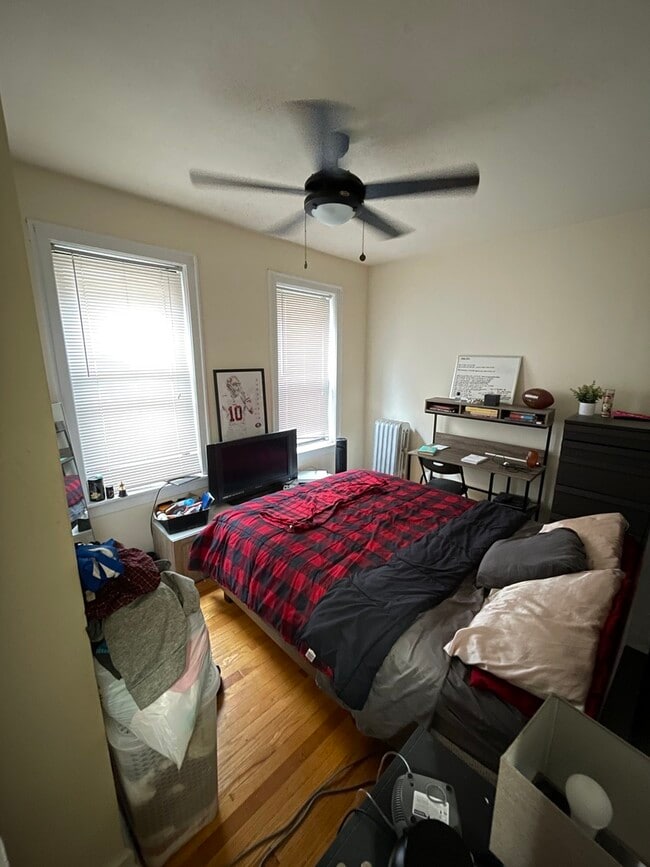 Photo - 641 W Roscoe St