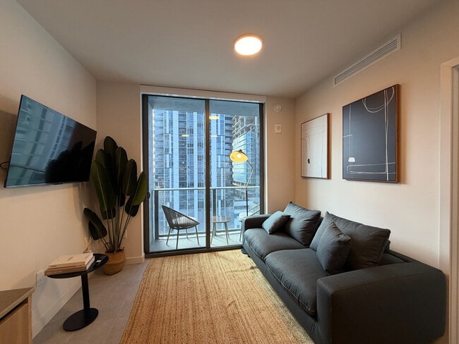 Building Photo - 121 NE 5th St Unit SI FL35-ID1505779P