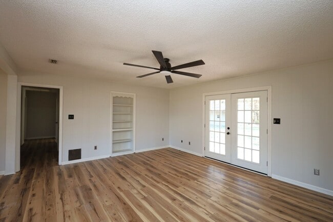 Photo - 282 Parkview Cir