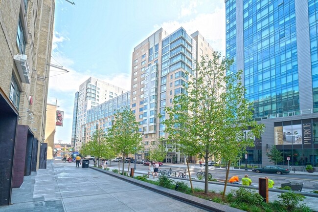 Building Photo - 170 Brookline Ave Unit 1025