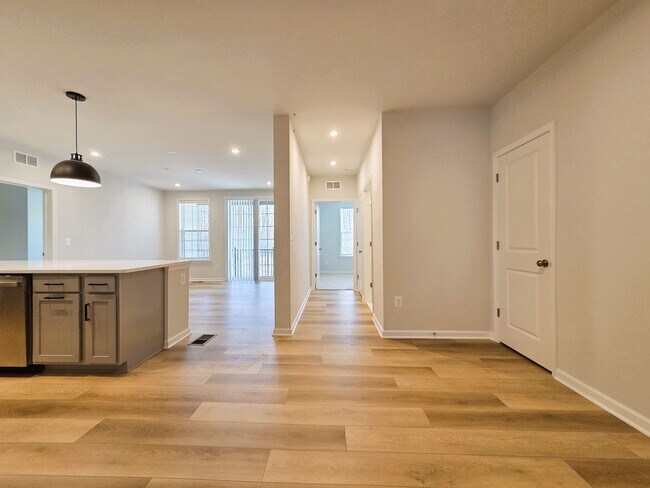 Photo - Newer ground level condo in Coalfield Station located in highly desireable Midlothian.