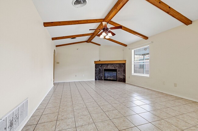 Photo - 3 Bedroom, 2 bath on Corner Lot near Golf Course