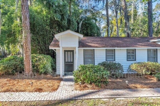 Building Photo - 3 Southwood Dr