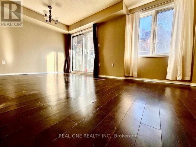 Photo - 75 Weldrick Rd E