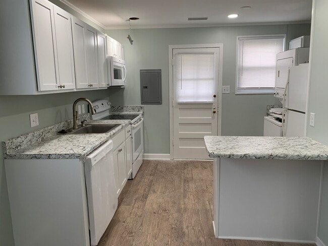 Photo - 614 N Tremont Dr