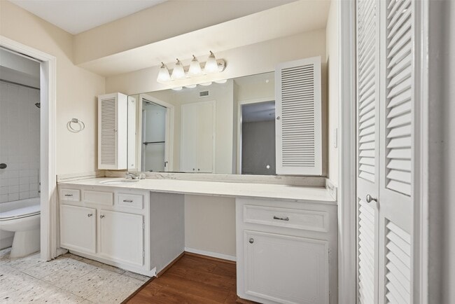 Building Photo - 2727 Briarhurst Dr Unit 21