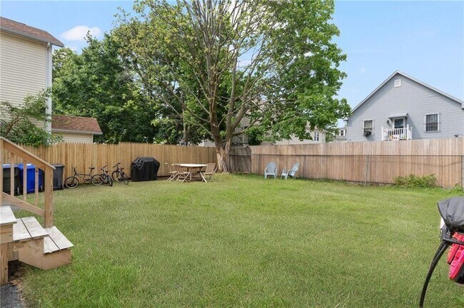 21 Waverly St Unit 1