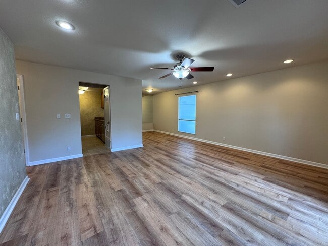 5572 Magnolia Terrace