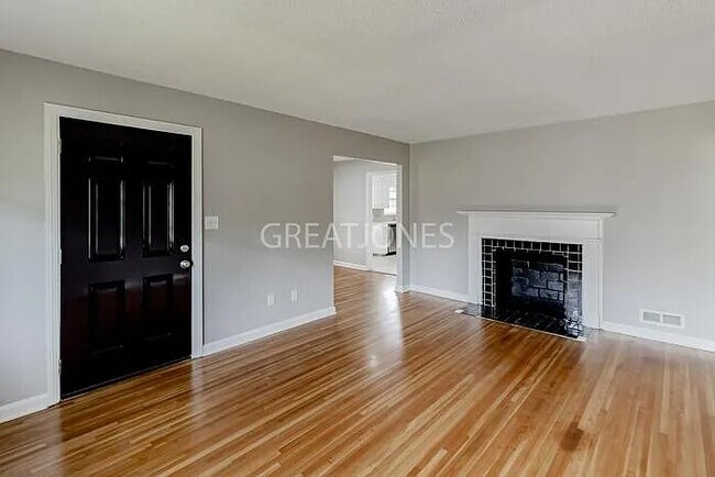 Photo - 855 78th St S