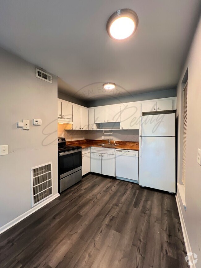 Building Photo - One Bedroom Condo, FIRST FLOOR, Assigned P... Unit A-6