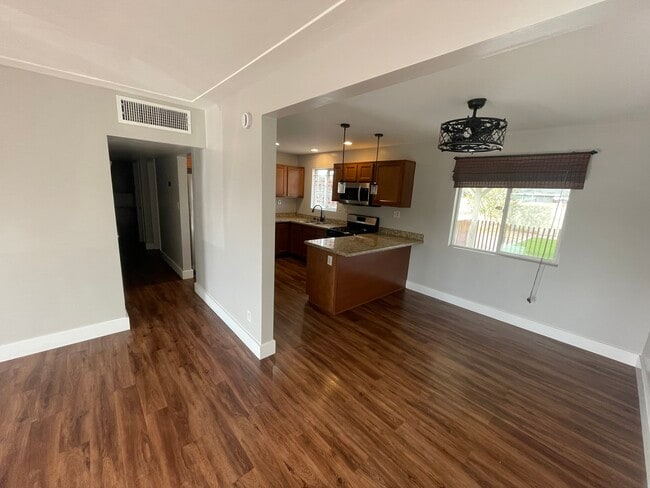 Hall Entry & Dining Area - 2118 W Glenn Dr