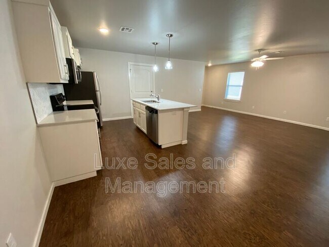 Photo - 11414 N Lincoln Blvd