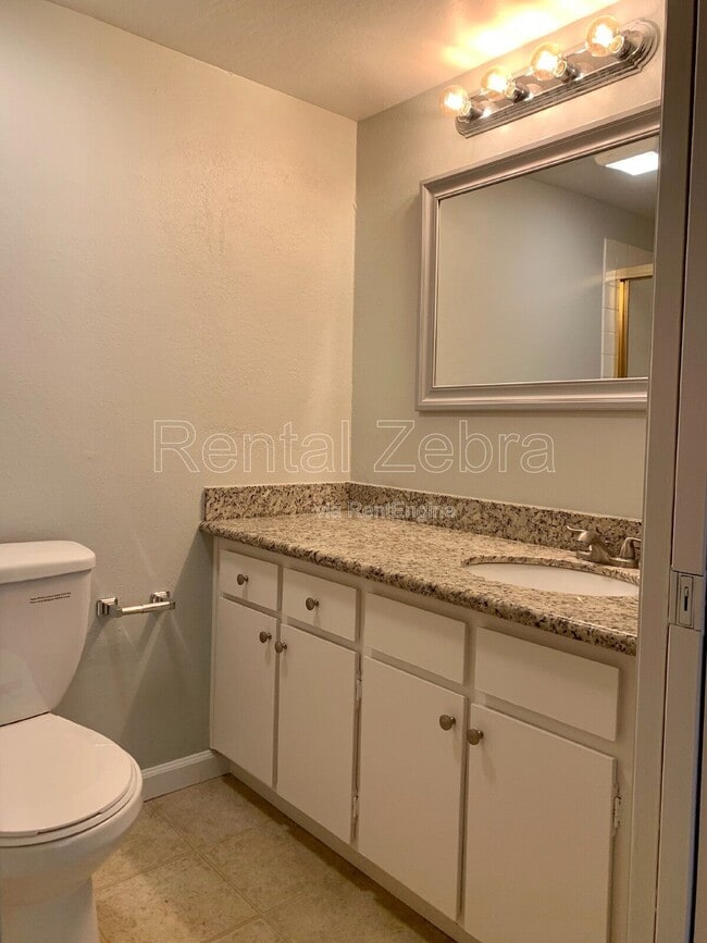 Photo - 1592 Ashwood Dr