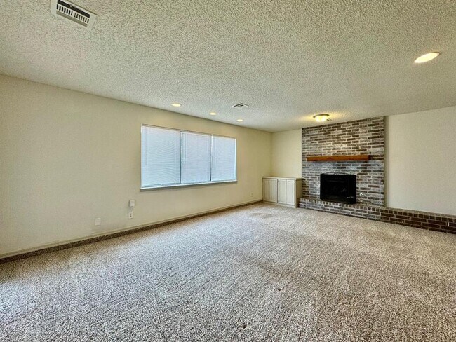 605 NW 138th St