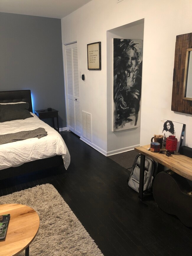 Photo - 4240 N Clarendon Ave Rental