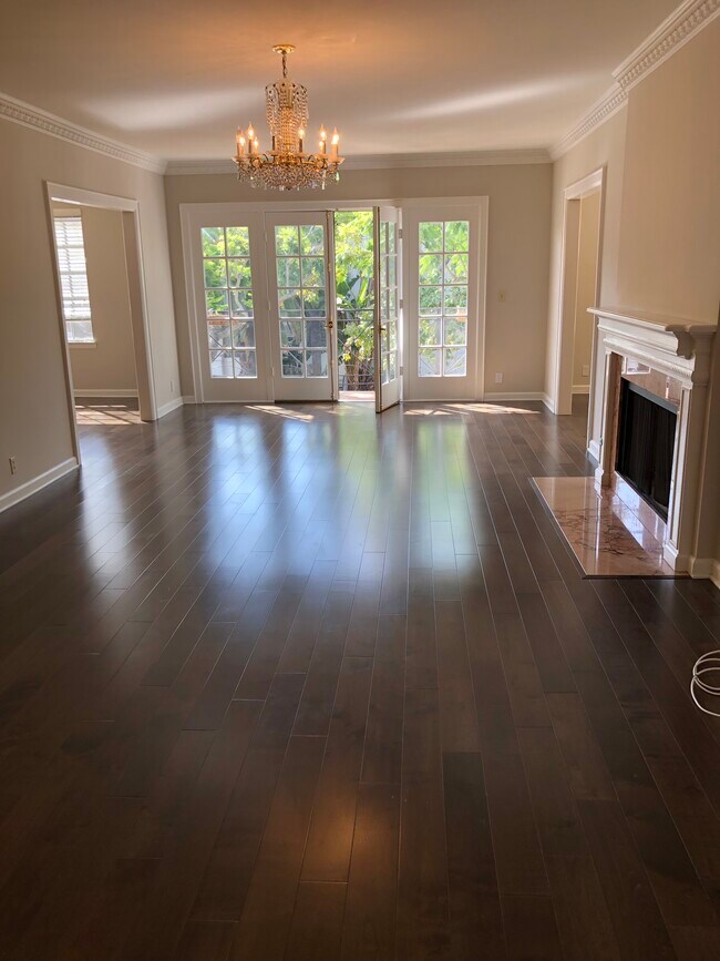 Living room - 11745 Montana Ave Unit # 201