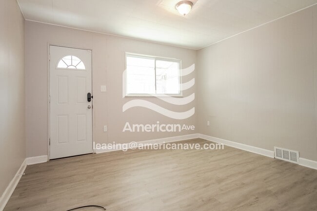 Photo - 1260 Summerlea Ave