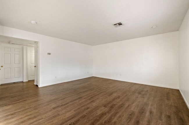 Photo - Bright & Open 2 Bed, 2 Bath Condo in Las V...