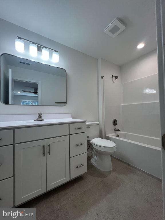 Photo - 352 W 11th St