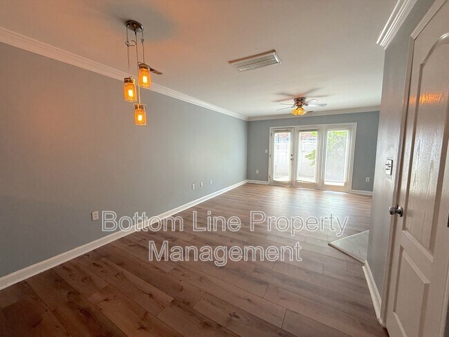 1218 Green Oaks Ln Unit J