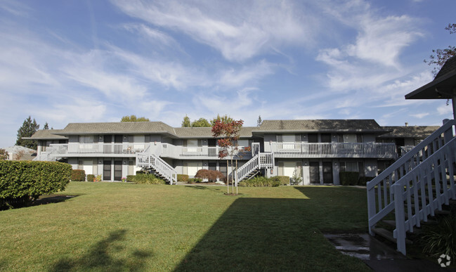 Building Photo - GLEN VIEW APARTMENTS