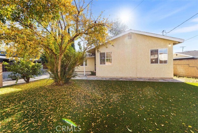 Photo - 19148 Saticoy St