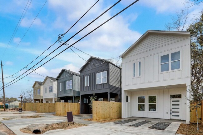 Building Photo - 1213 Dewalt St Rental