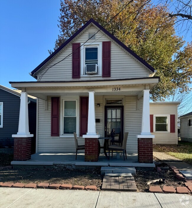 Building Photo - 1334 Main St Rental