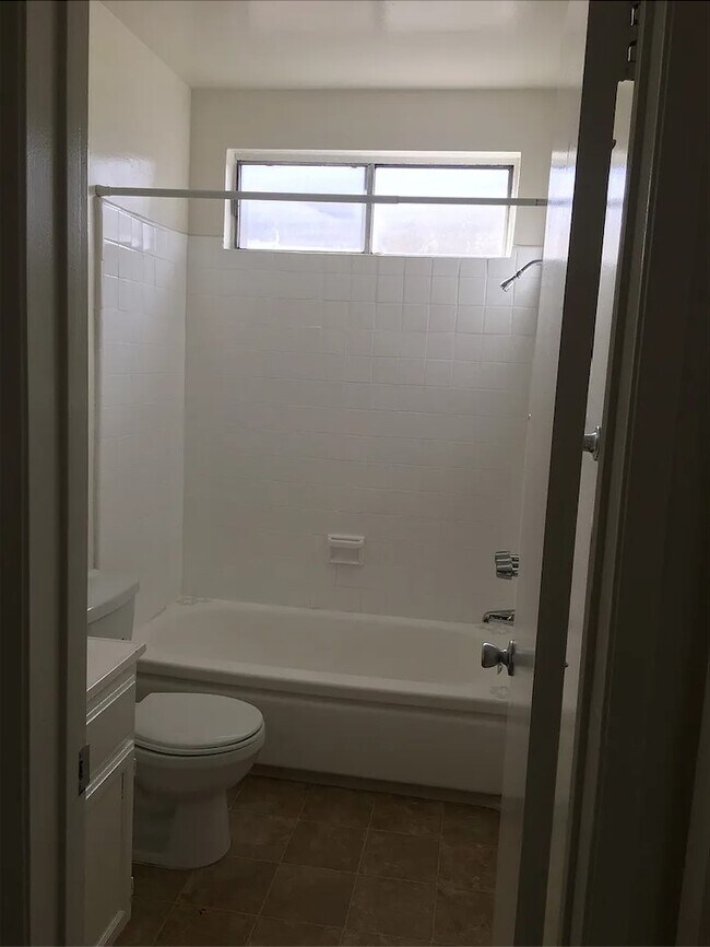 Photo - Burbank Tarzana Apartments