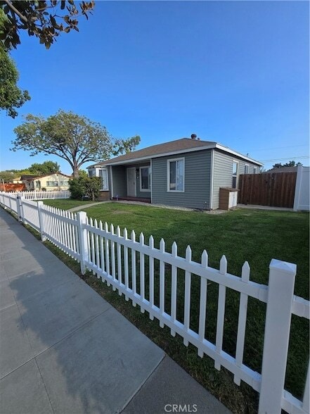 Building Photo - 1740 E 53rd St Rental