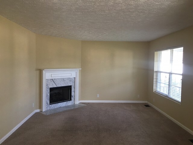 2316 Hayward Ln
