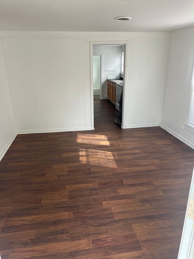 Photo - 2 bed 1 bath on quite street