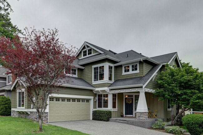 Building Photo - Modern Comfort Meets Convenience in Inglemoor Court 4 Bedroom Home