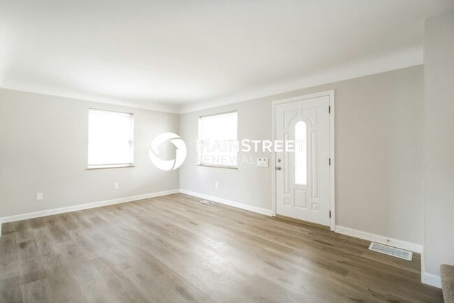 4 Bedroom Pet-Friendly Home in Cincinnati, OH with Main Street Renewal